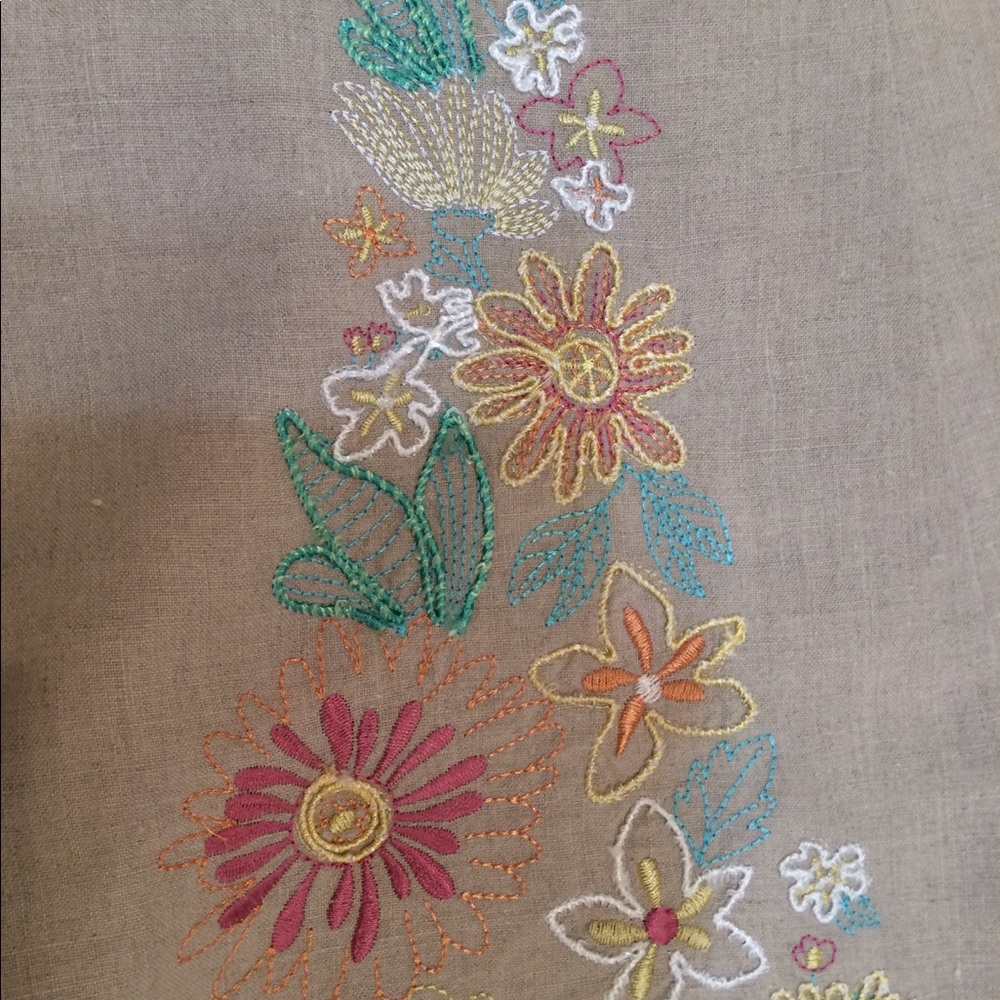Linen skirt with beautiful embroidery - Picture 2 of 4